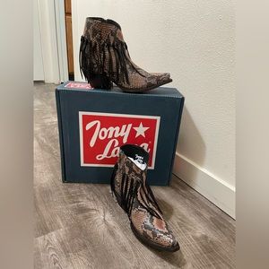 New beautiful Tony Lama fringe booties